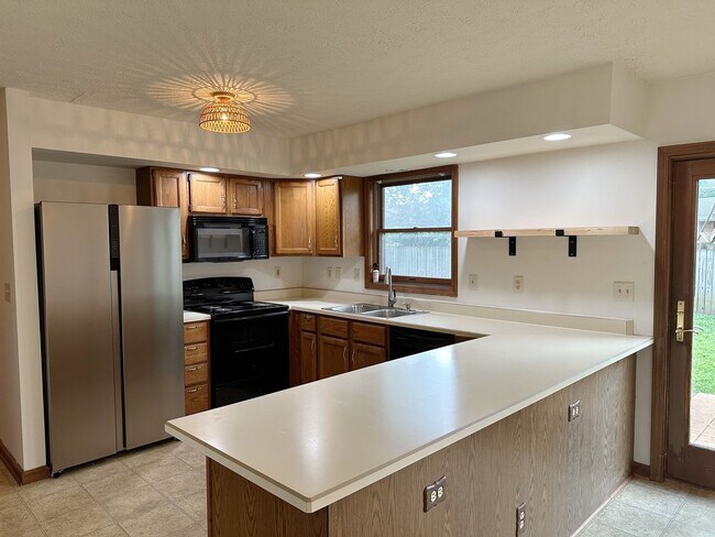 Building Photo - AVAILABLE NOW! Updated 3 Bed/2.5 Bath, 2 Car Garage - Close to Purdue & West Laf. Schools