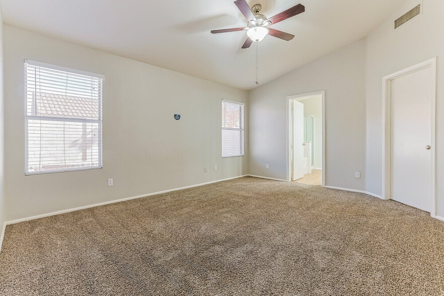 Building Photo - 2625 S 156th Ave