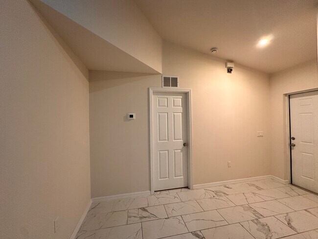 Building Photo - 3604 SW 7th Pl