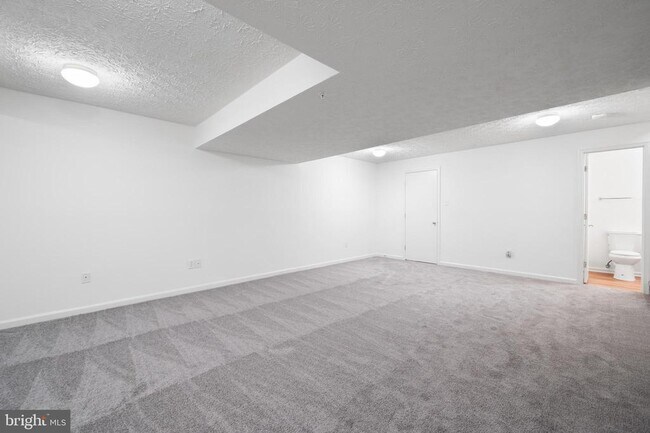 Building Photo - 14 Gemstone Ct