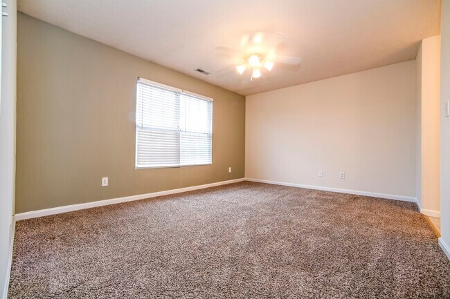Building Photo - 140 Ruby Dr