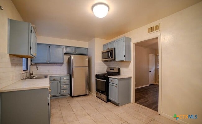 Building Photo - 506 Goodnight Dr