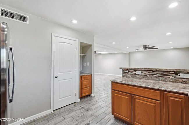 Building Photo - 6491 N Lena Way