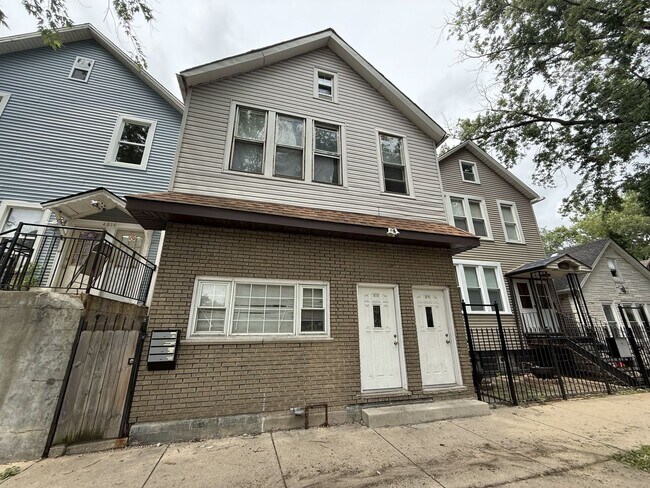 Building Photo - 4812 S Elizabeth St