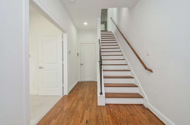 Building Photo - 1245A Bonner St