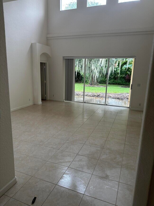 Building Photo - 8120 Bautista Way