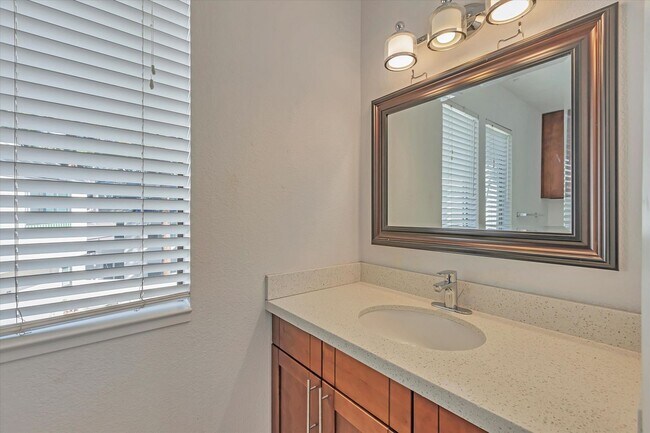 Building Photo - 181 Centre St