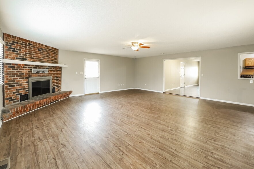 Building Photo - 11008 E 50th Terrace