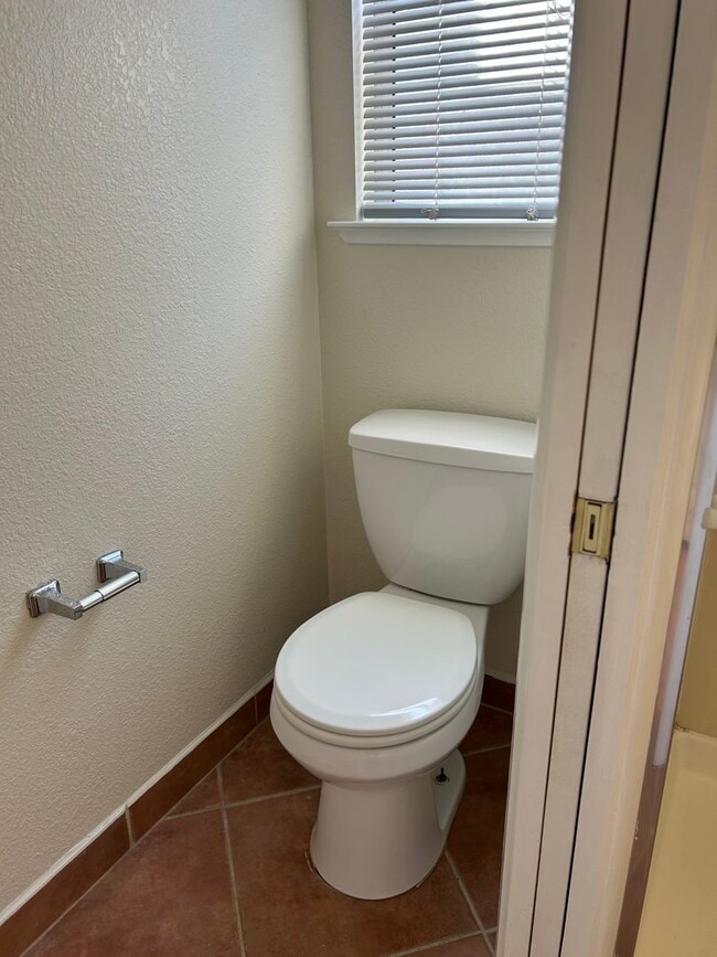 Building Photo - Beautiful 3 bedroom Home. 1st Month Free with 1 year Lease!