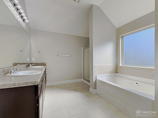 Building Photo - 5146 Summersun Dr