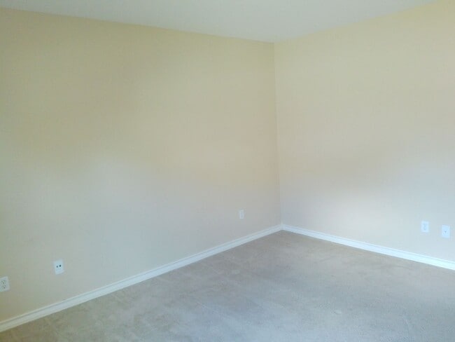 Building Photo - 3201 Nacogdoches Dr