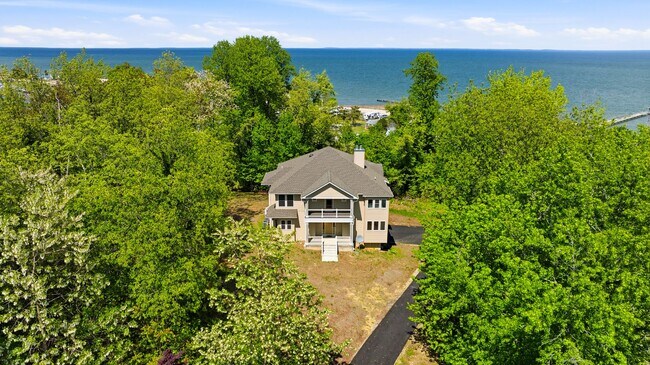 Building Photo - 5116 Shore Dr