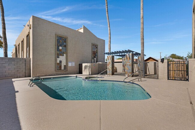 Building Photo - Upgraded Condo with Elegant Features and Convenient Location