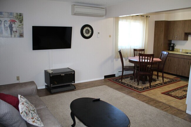 Building Photo - Furnished Month to Month Corporate Short Term Extended Stay Apartment