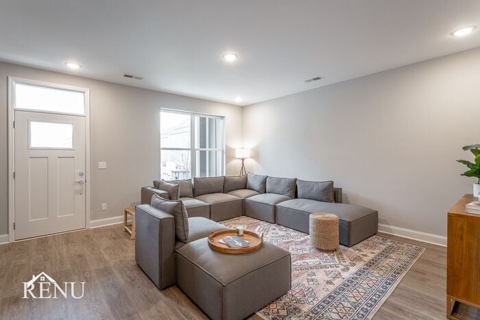 Building Photo - 2374 E 18th St Pl