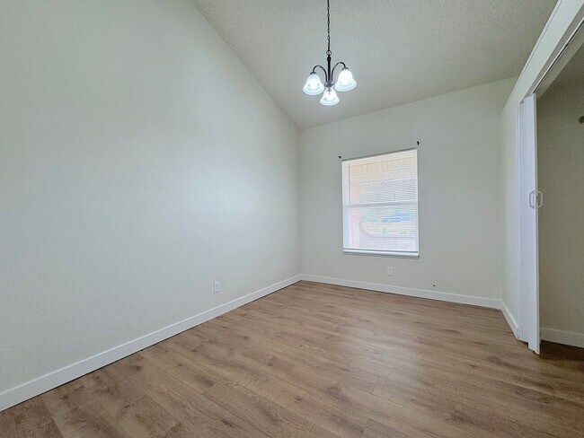 Building Photo - Northeast El Paso 2 bed Refrig A/C Duplex