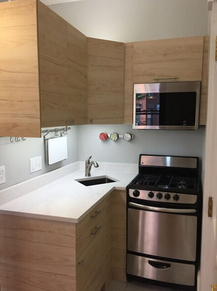 Primary Photo - 14 Symphony Rd