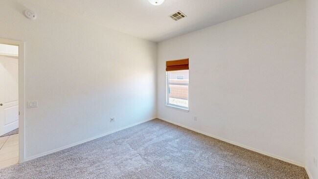 Building Photo - 4-Bed/2.25-Bath with Solar!