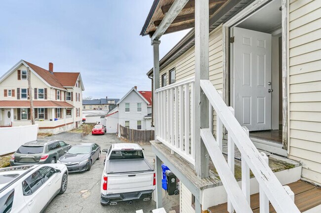 Building Photo - 467 Ferry St