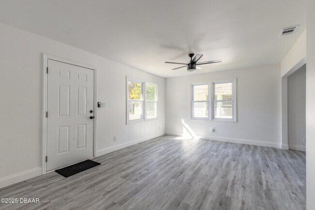 Building Photo - 138 Kingston Ave