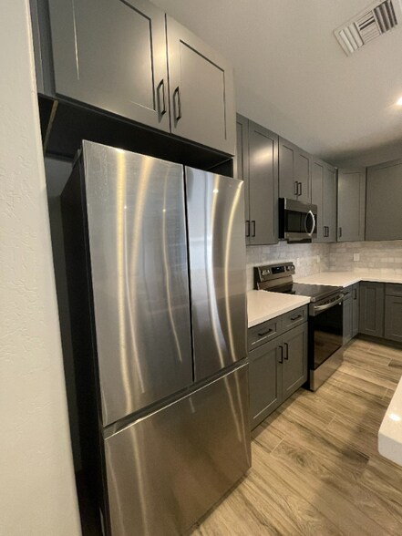Building Photo - 2720 E Wildhorse Pl
