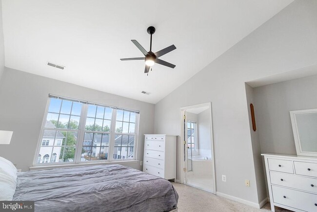 Building Photo - 42754 Montevista Square