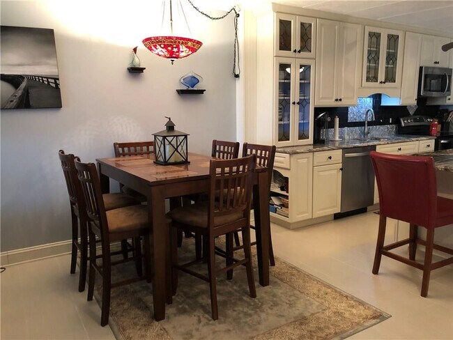 Building Photo - 1316 Capella S