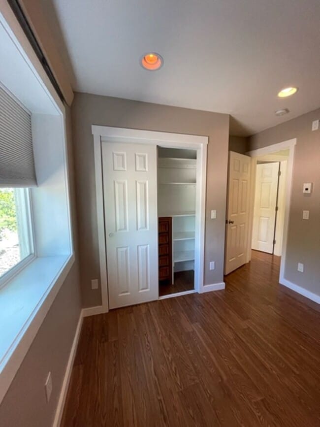 Building Photo - Beautiful Country Townhome!