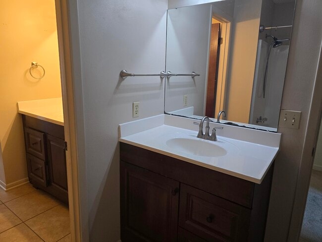 Building Photo - 206 Ann Cir