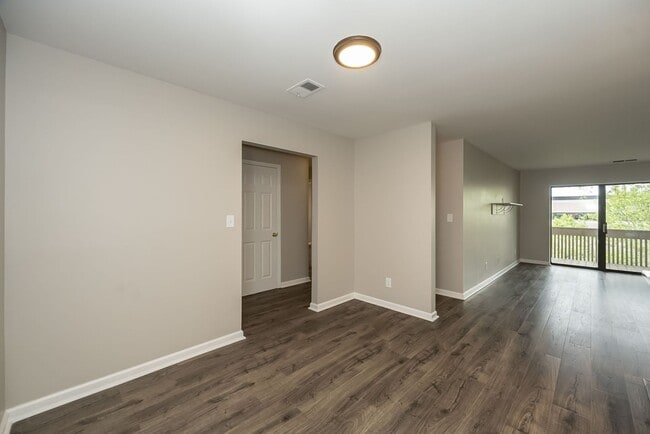 Building Photo - Two Bedroom, 2 Bath Creve Coeur Condo