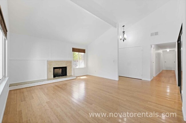 Building Photo - 205 Castle Ct