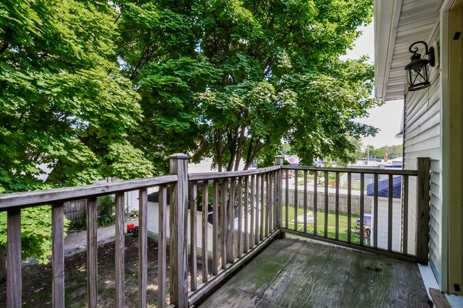 Building Photo - 422 Cadwell Ave NW