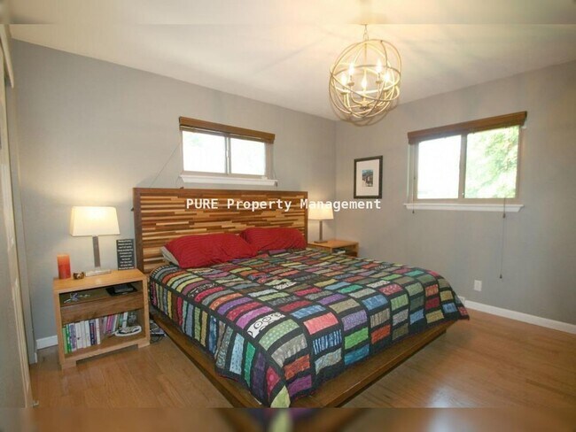 Building Photo - 3 Bed/2 Bath Ranch Home on Large Lot with Oversized Garage