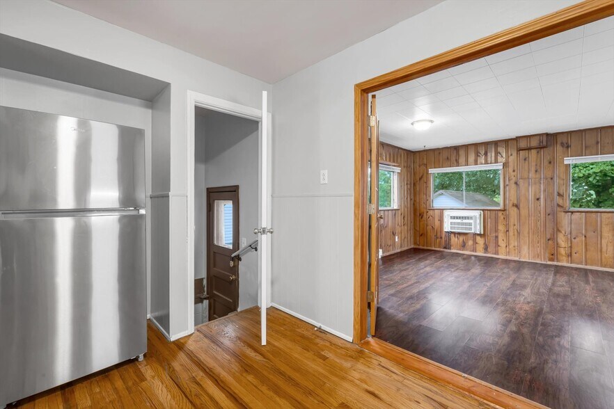 Building Photo - 8593 Engler ave