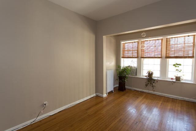 Building Photo - 4312 N Clarendon Ave