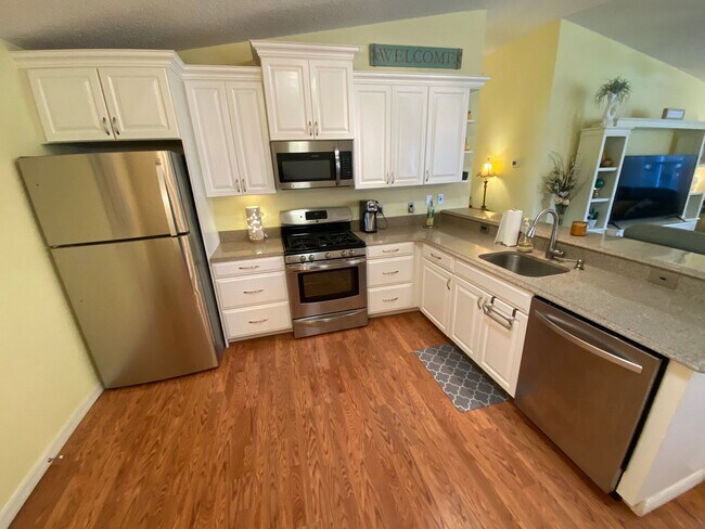 Building Photo - Location, Location, Location - ANNUAL LEASE in the Village of Belvedere