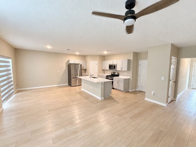 Building Photo - 5548 Summer Sunset Dr