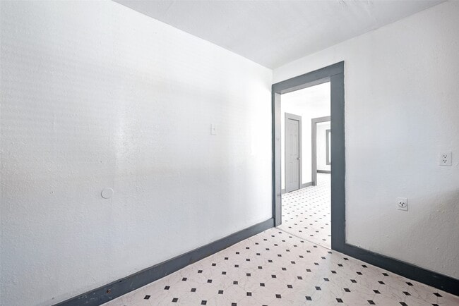 Building Photo - 2217 Stevens St