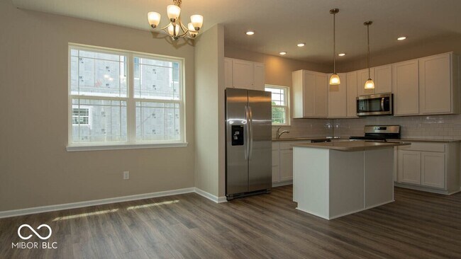 Building Photo - 2840 Maricopa Blvd