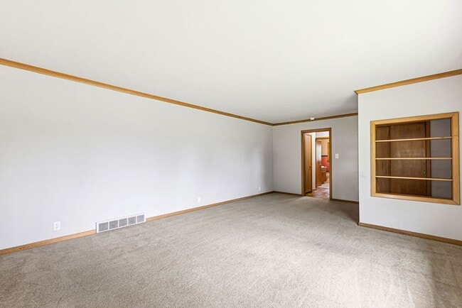 Building Photo - Remodeled 3-bedroom, 1-bath ranch with Attached Garage & Full Basement