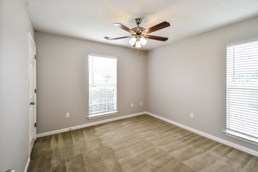 Building Photo - 8124 Loden Cove