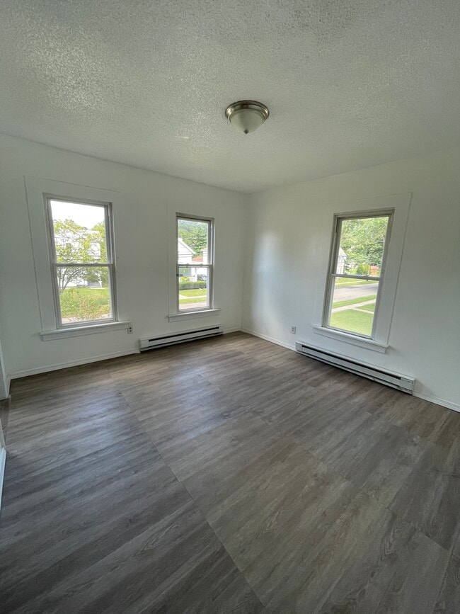 Building Photo - 23 Chamberlain St