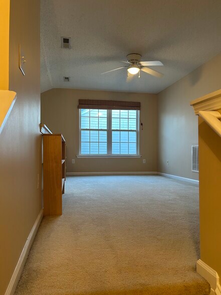 Building Photo - 100 Glenlea Ln