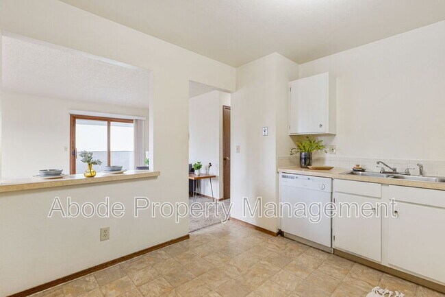 Building Photo - 1418 Emery Ct