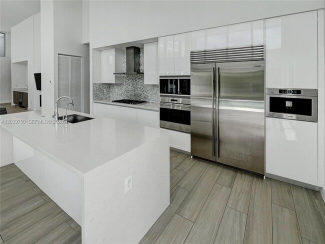 Building Photo - 16582 Botaniko Dr S
