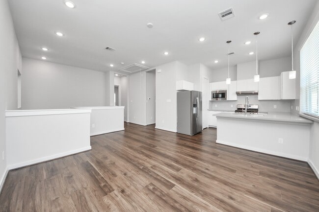 Building Photo - 608 Thornton Rd