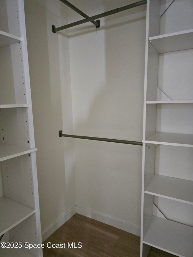 Building Photo - 2417 Colonial Dr