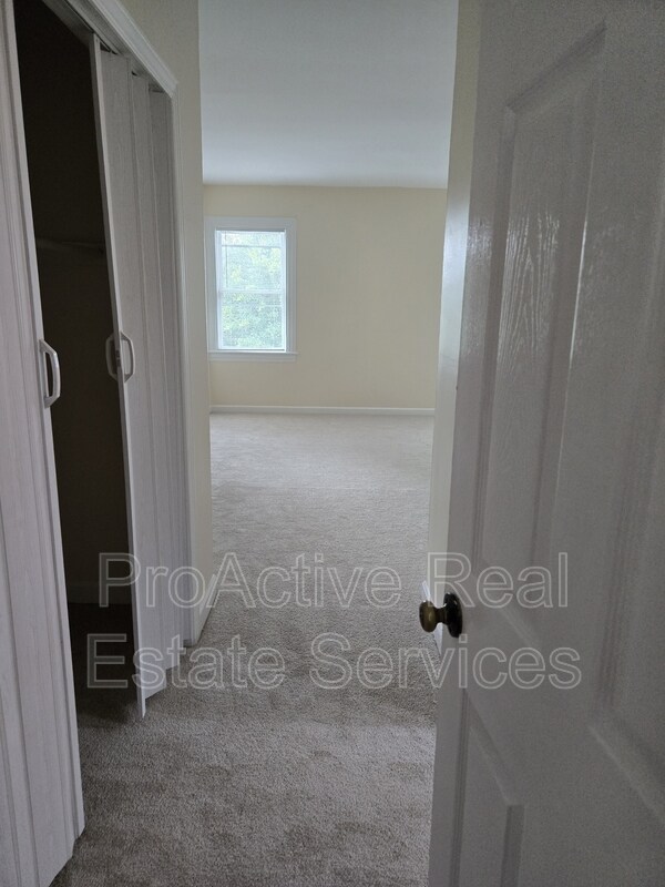 Building Photo - 910 Colonial Ave