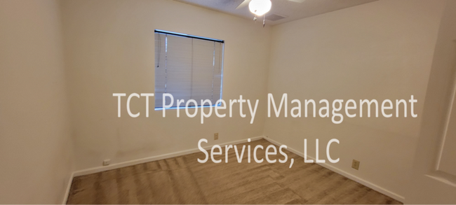 Building Photo - Spacious home with a pool! Great Location!