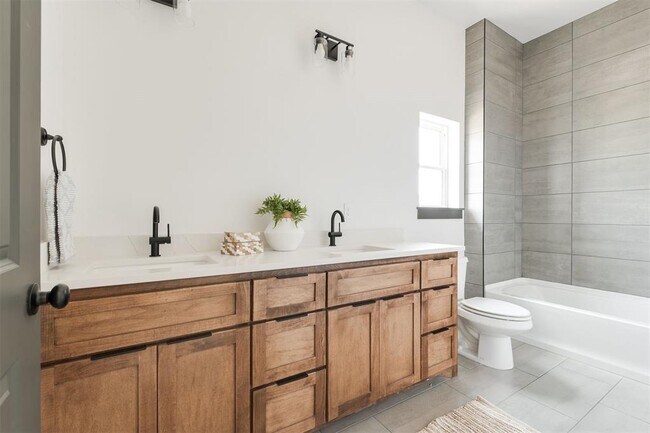 Building Photo - 1005 N Kelham Ave